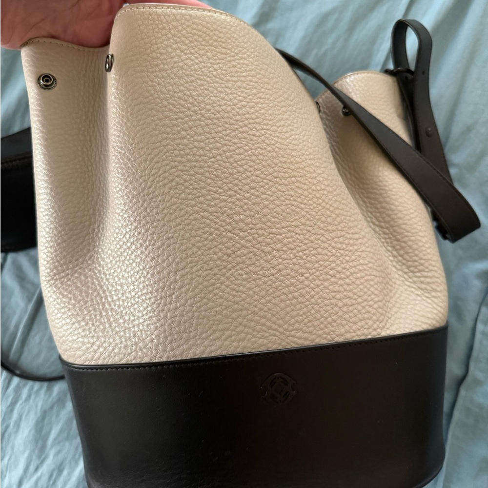 DAGNE Dover Bucket Bag - Picture 2 of 6